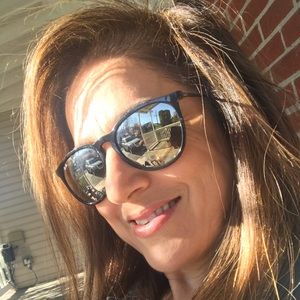 Meet your Posher, Katayoun